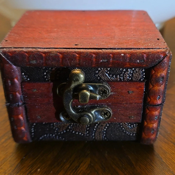 Boho/Tribal Set 2 pairs earrings, Wooden Treasure Chest and Satin Drawstring Bag - Picture 4 of 16